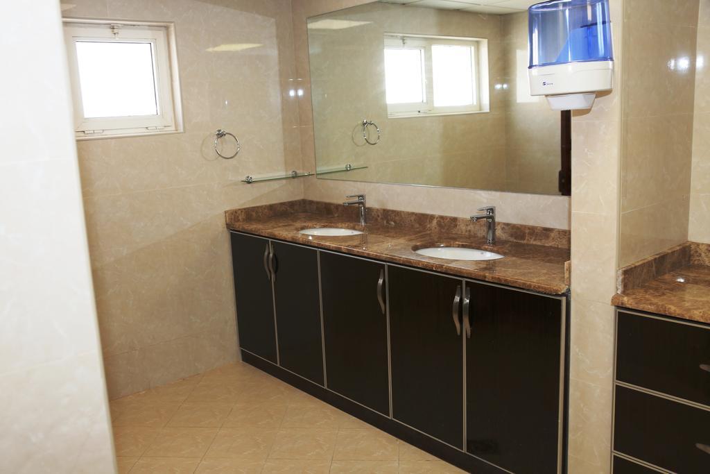 Al Faris 1 Hotel Apartments Дубай Экстерьер фото
